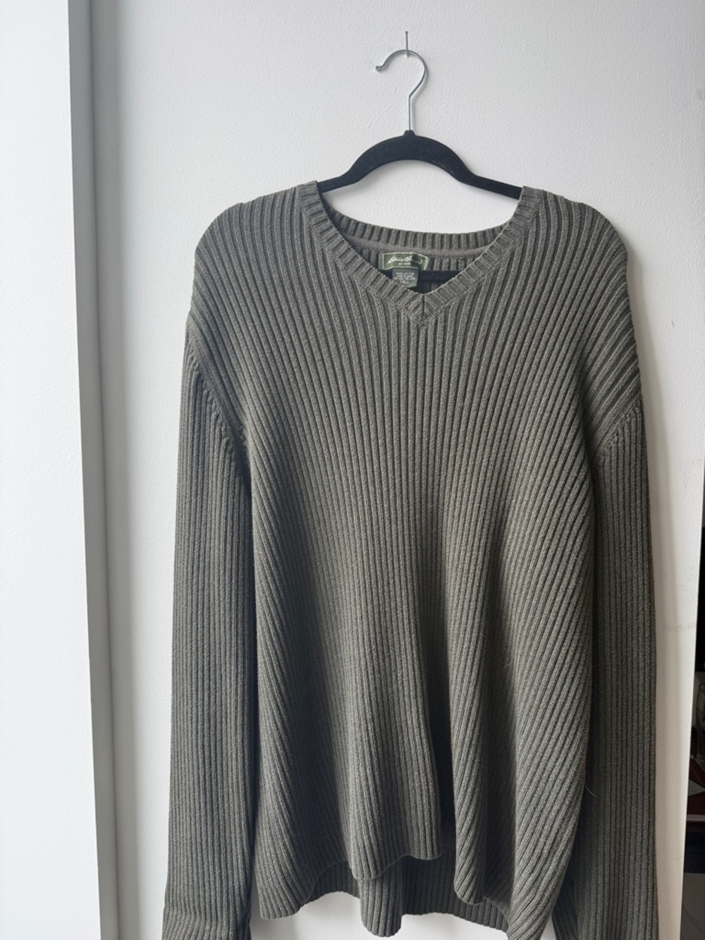 Eddie Bauer Men's Olive Ribbed V-Neck Sweater